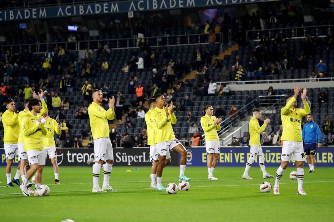 Fenerbahçe Fatih Karagümrük maçından çok özel fotoğraflar: Geri dönüş coşkusu tribünlere böyle yansıdı 27